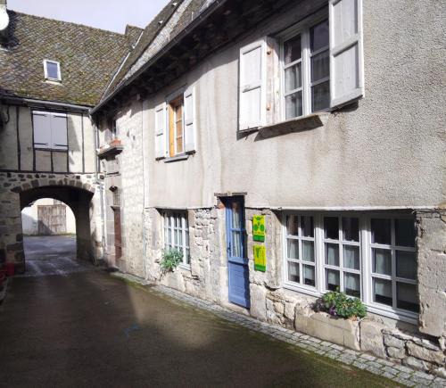 Mur-de-Barrez House | Grande maison conviviale dans le centre historique