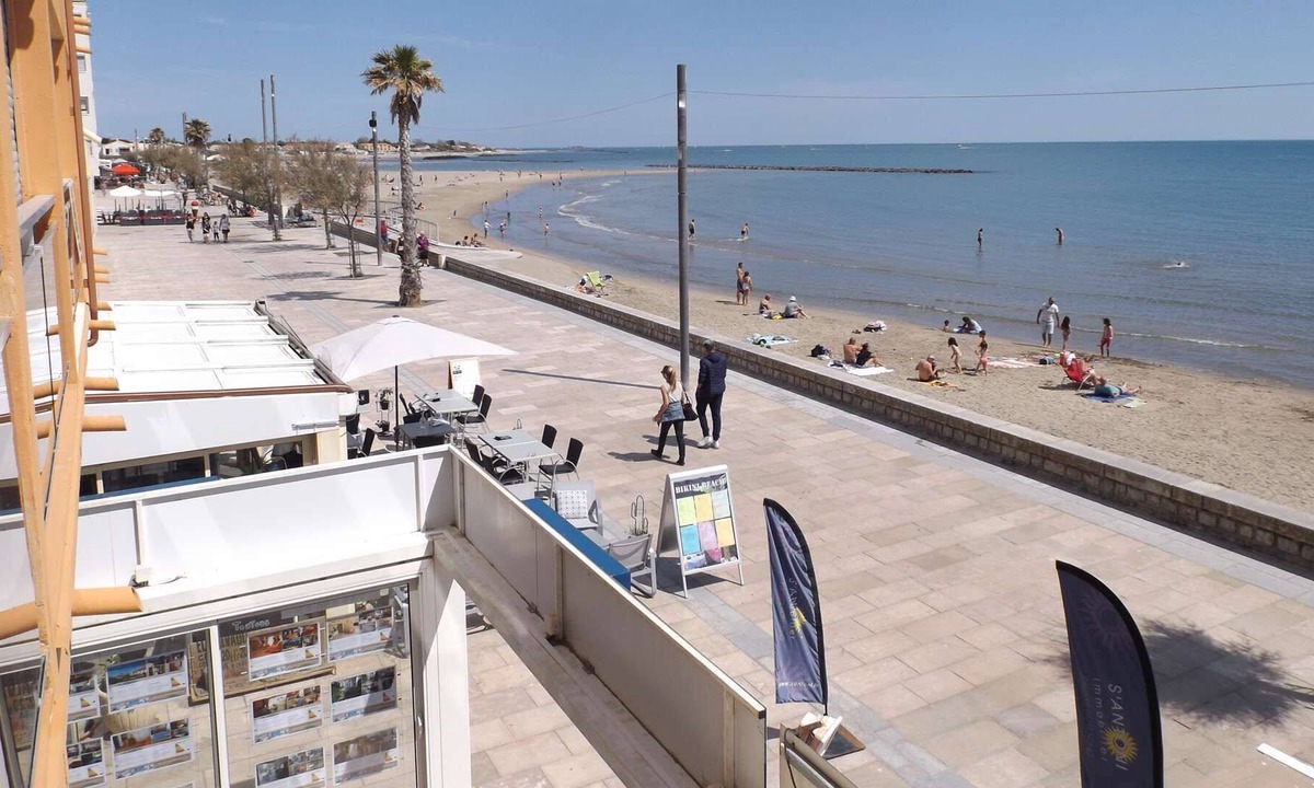 Le Grau-dʼAgde Apartment | GRAU D'AGDE: T2 cabin on the SEA FRONT