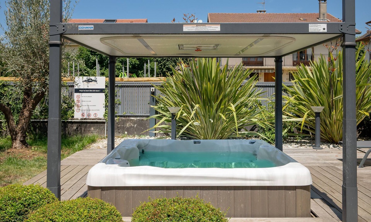 Barberaz Apartment | Guest House 'La Suite Des Sommets' with Shared Pool, Shared Terrace and Air Conditioning