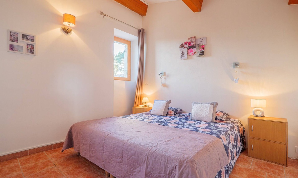 Laurac-en-Vivarais Bed & Breakfast | Guest Room “Nacrée” with Shared Terrace & Garden, Wi-Fi