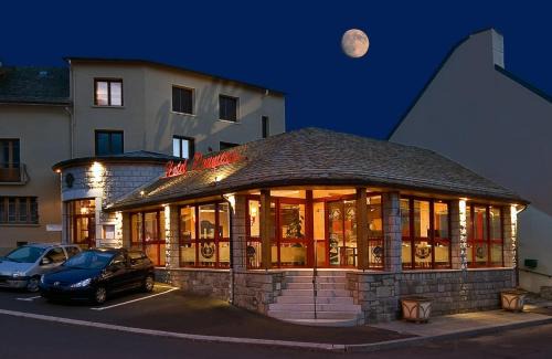 Aumont-Aubrac Hotel | Hôtel Restaurant Prunières