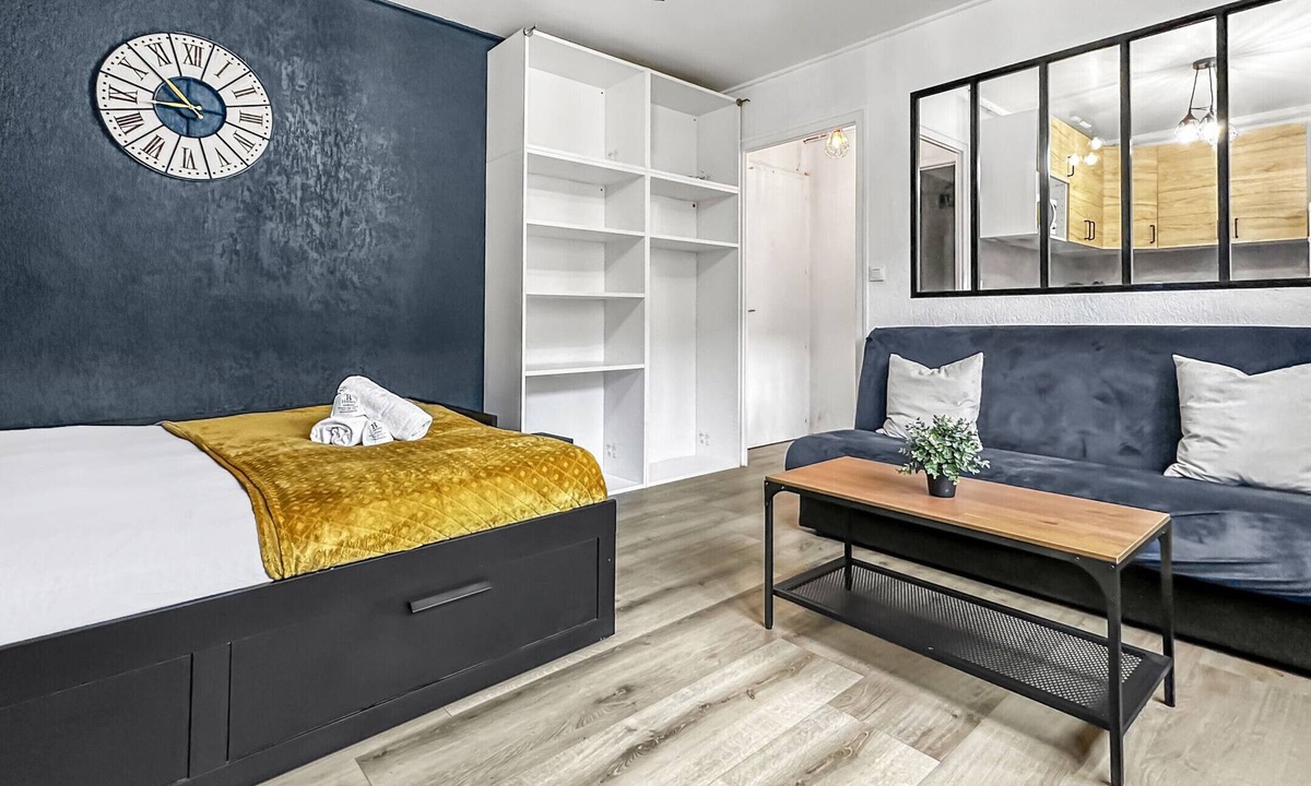 Ambilly Apartment | Homey Velvet - Near tram and Geneva/Free Netflix