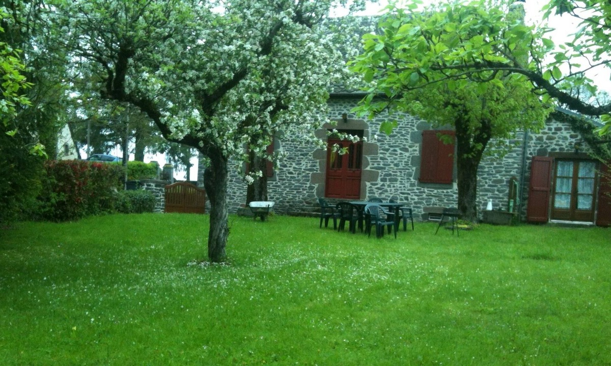 Drugeac House | House full of character in Auvergne close to a lake