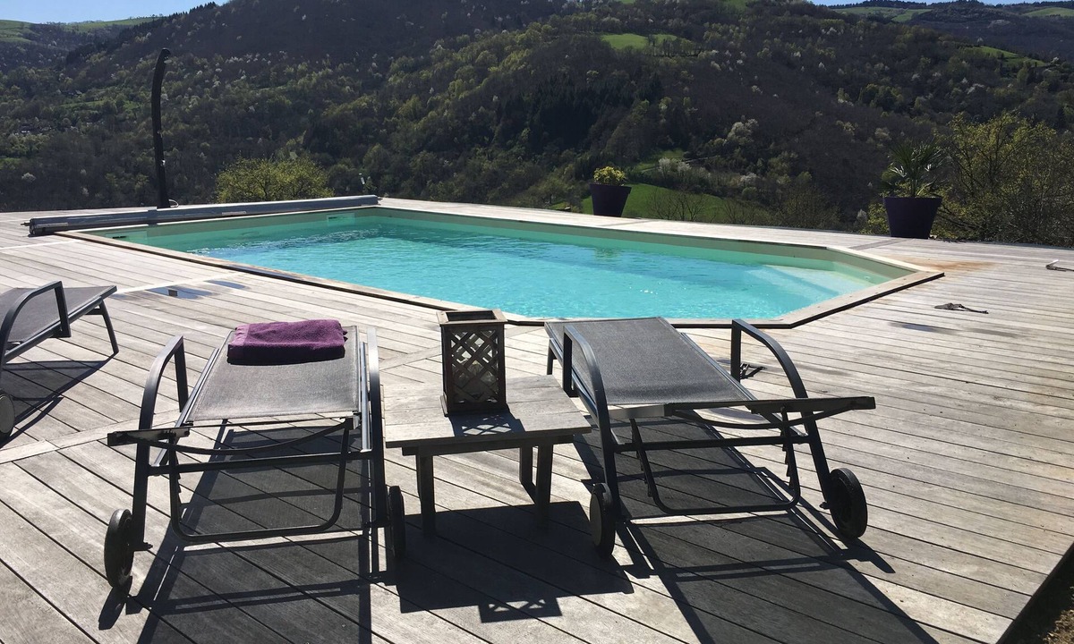 Saint-Hippolyte House | House, panoramic view, swimming pool, south-facing.