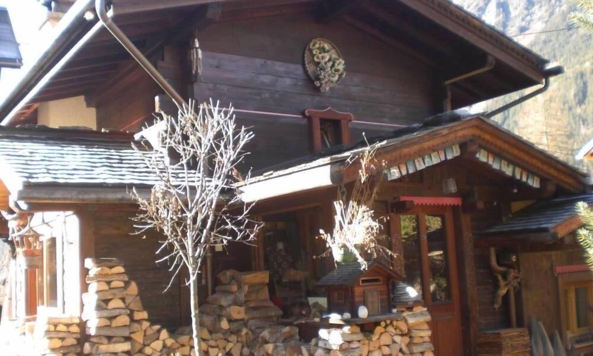Chamonix-Mont-Blanc Ski Chalet | House with garden