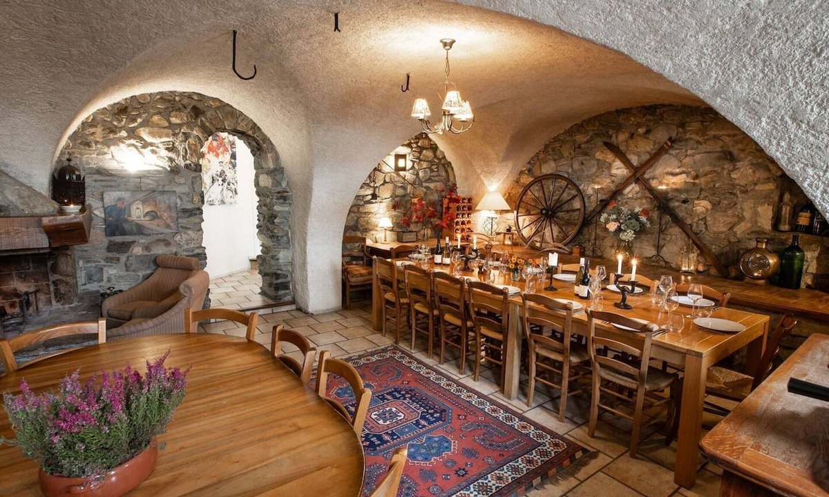 Vaujany Ski Chalet | Incredible vaulted dining room, 6 bedrooms, garden