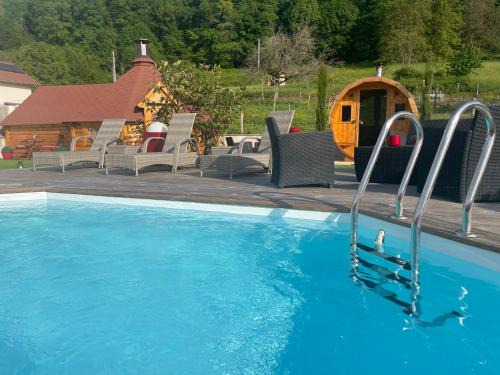 Voissant Cabin | KOTA bien être jaccuzzi , sauna , piscine chauffée , soins bien être