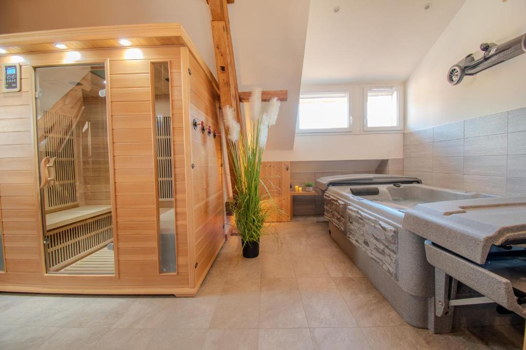 Cluses Apartment | L'écrin Précieux - Clim, Spa, Sauna - 2 suites parentales