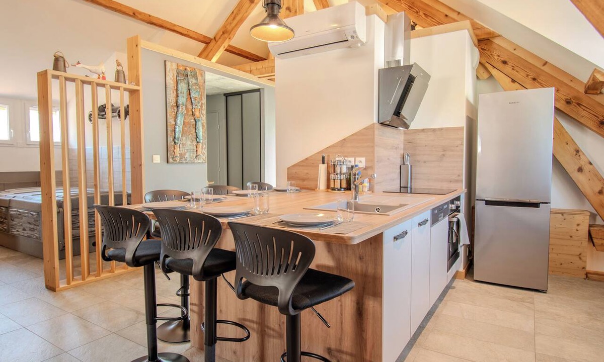 Cluses Apartment | ✨ L'Ecrin Précieux – Air Conditioning, Spa, Sauna, 2 Master Suites & Fitness Area