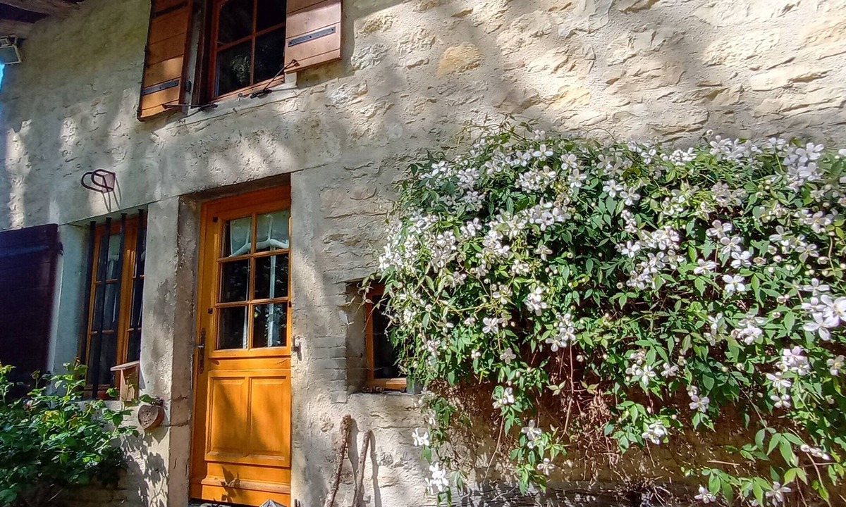 Ambronay House | La ferme Biscot : Charm & Nature 45 min from Lyon. Renovated farmhouse with swimming pool