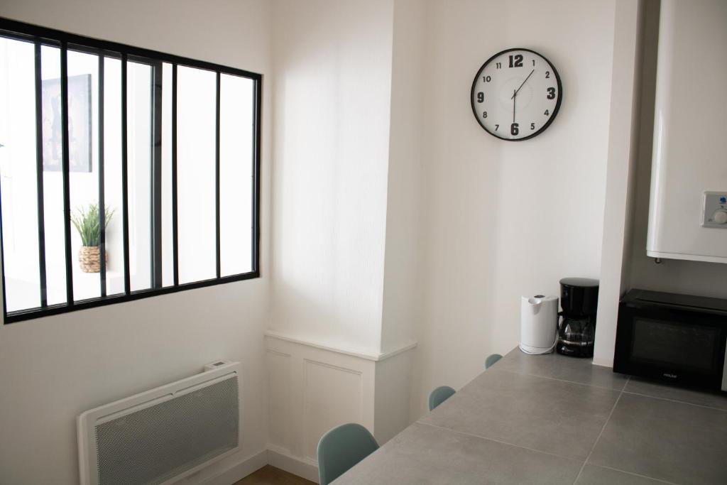 Aurillac Apartment | La Galerie de Lumière 201