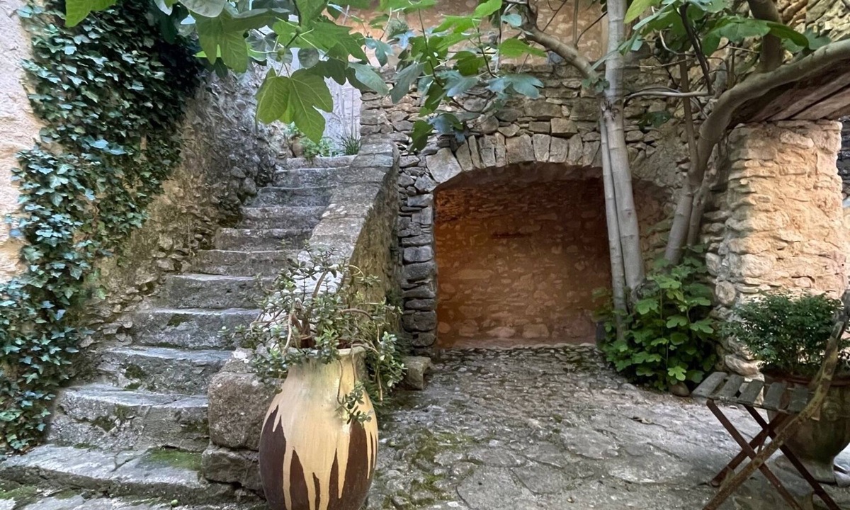 Rustrel House | La Petite Figuière, Des Lille nus mes figentraeet