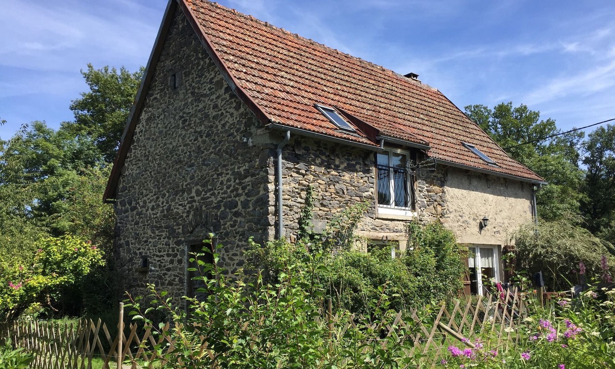 Mauriac House | La Ruche Bed and Breakfast or Gîte near Salers, Puy Mary and Gorges dela Dordogne