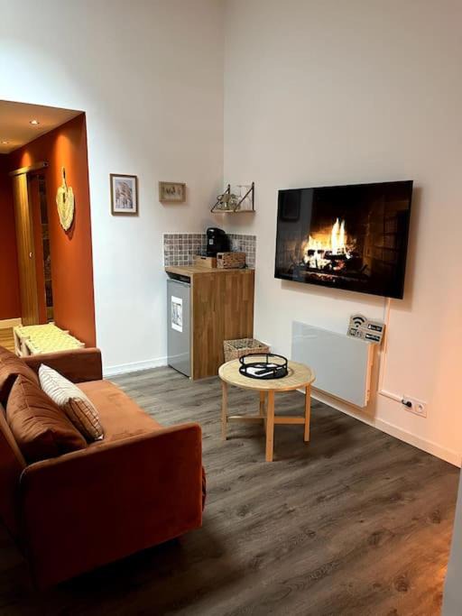 Muret Apartment | La suite, avec jacuzzi & sauna