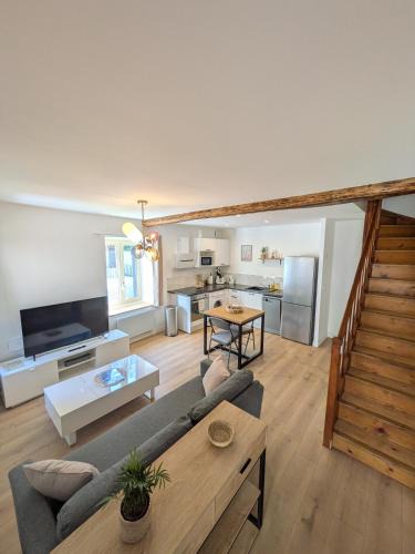 Vertrieu Apartment | La Tour - Appartement rénové, calme et confortable