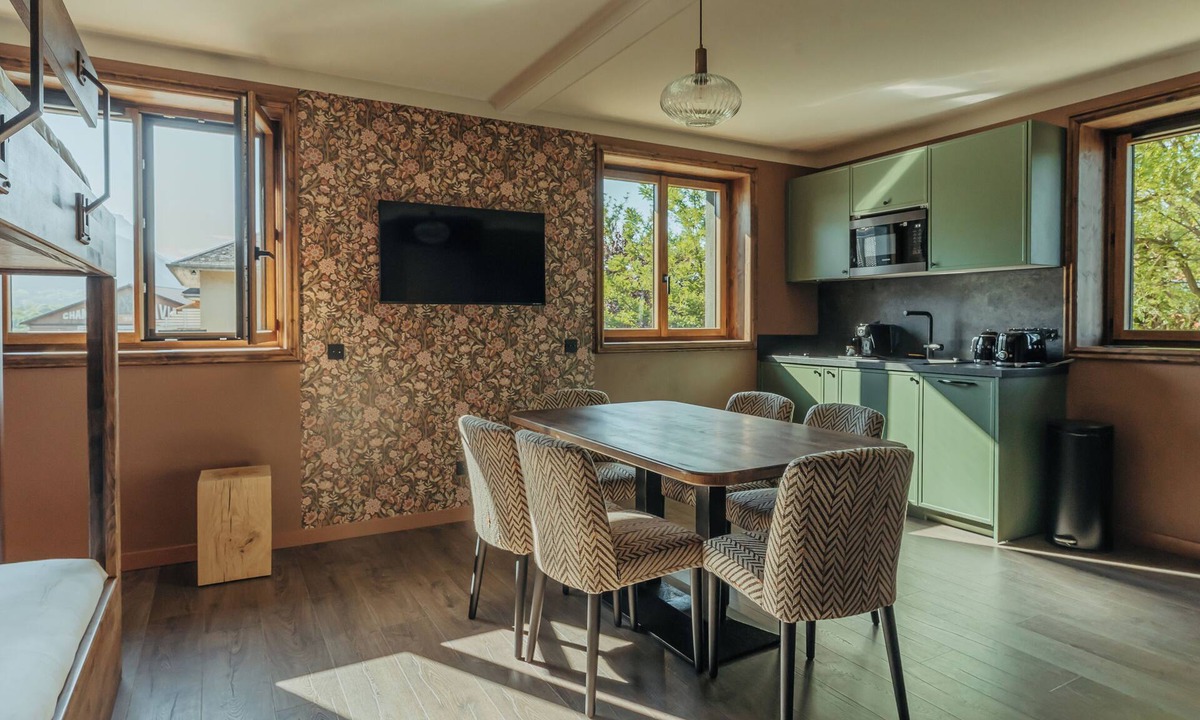 Challes-les-Eaux Apartment | La Tour de Contrôle - hôtel autonome