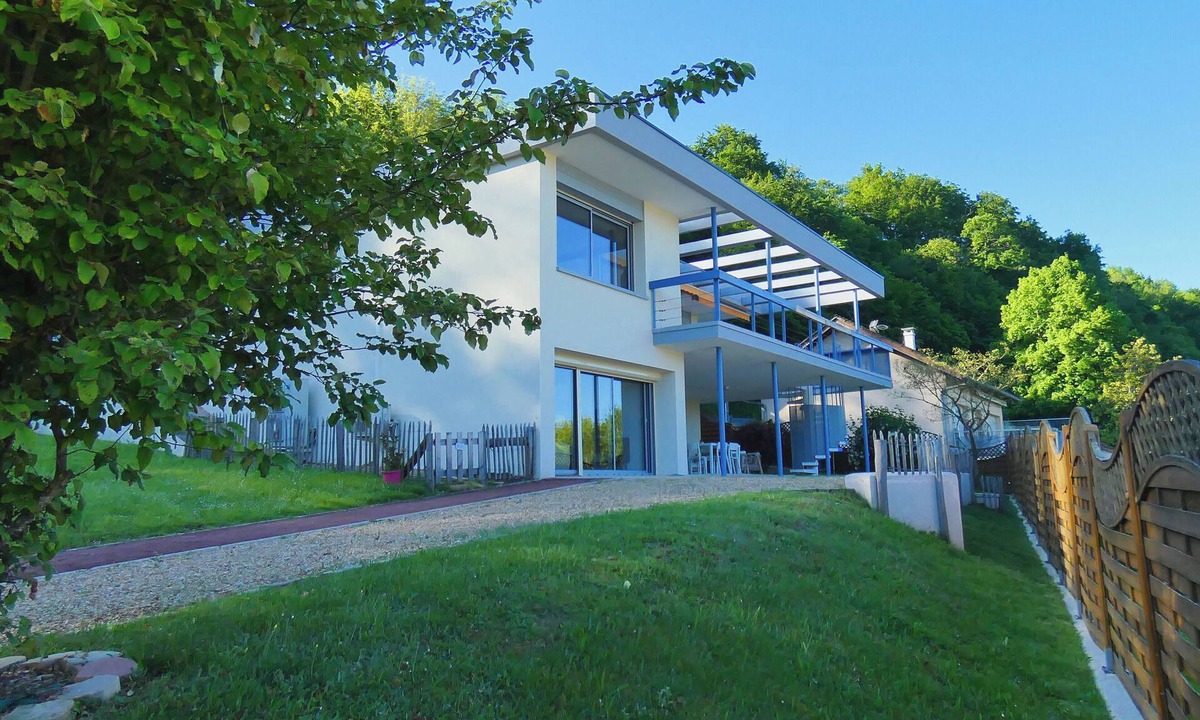 Bilieu Apartment | LAC CASA 60' – Retro charm by the lake