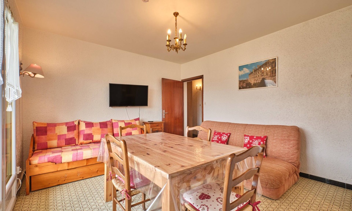 Lans-en-Vercors Apartment | Lans en Vercors Apartment with Mountain View and Balcony