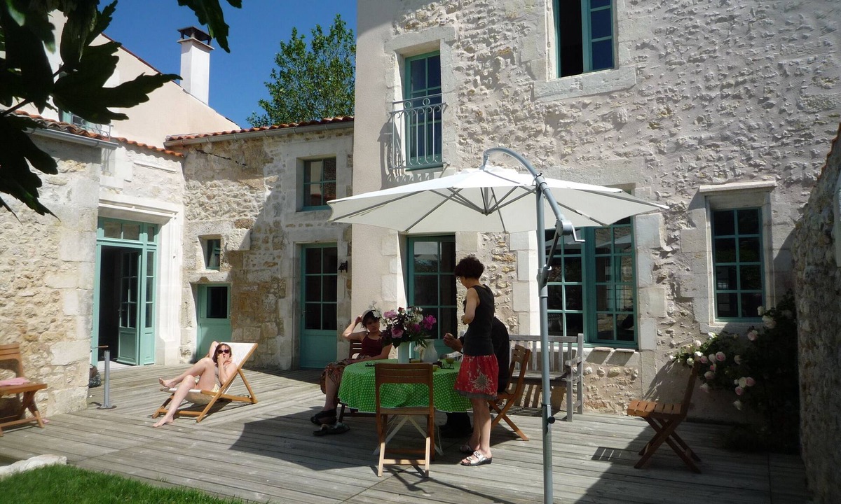 Saint-Just-Luzac House | Large & charming village house (XVI°) with garden