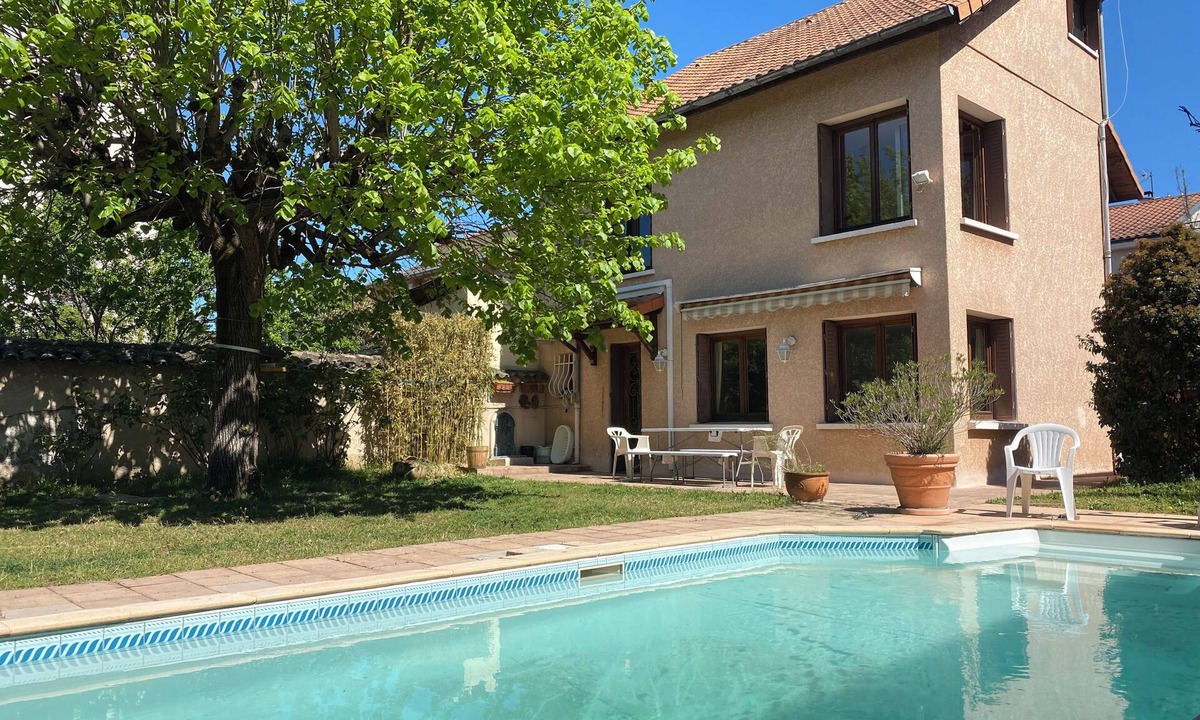 Richard Vitton - Chambovet House | Large house with pool and garden in Lyon for 10 people. Ideal for families