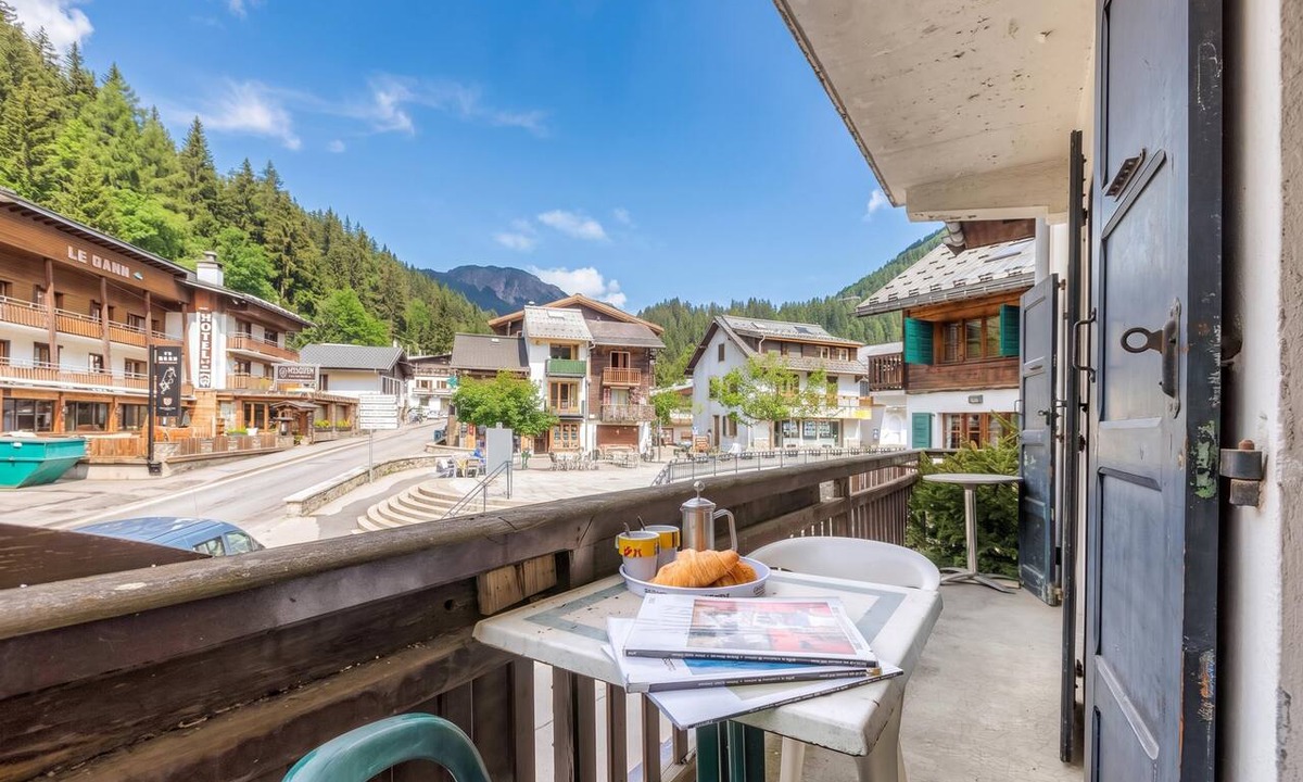 Argentiere Apartment | Le Bellevue 05 Walk to Ski Lifts Argentière Retreat | Balcony & Pool, Argentière (Chamonix), France
