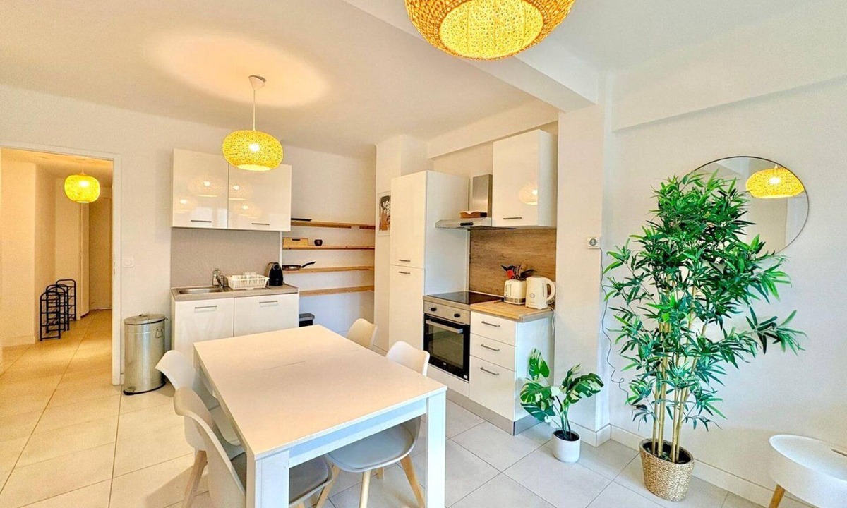 Faubourg Apartment | Le Colbert - Balcony, 4 bedrooms, 4 bathrooms