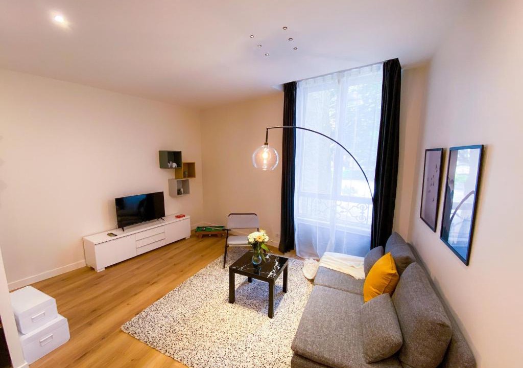 Secteur 2 Apartment | Le Huppé, Hypercentre, proche Bastille, WIFI illimité & Netflix
