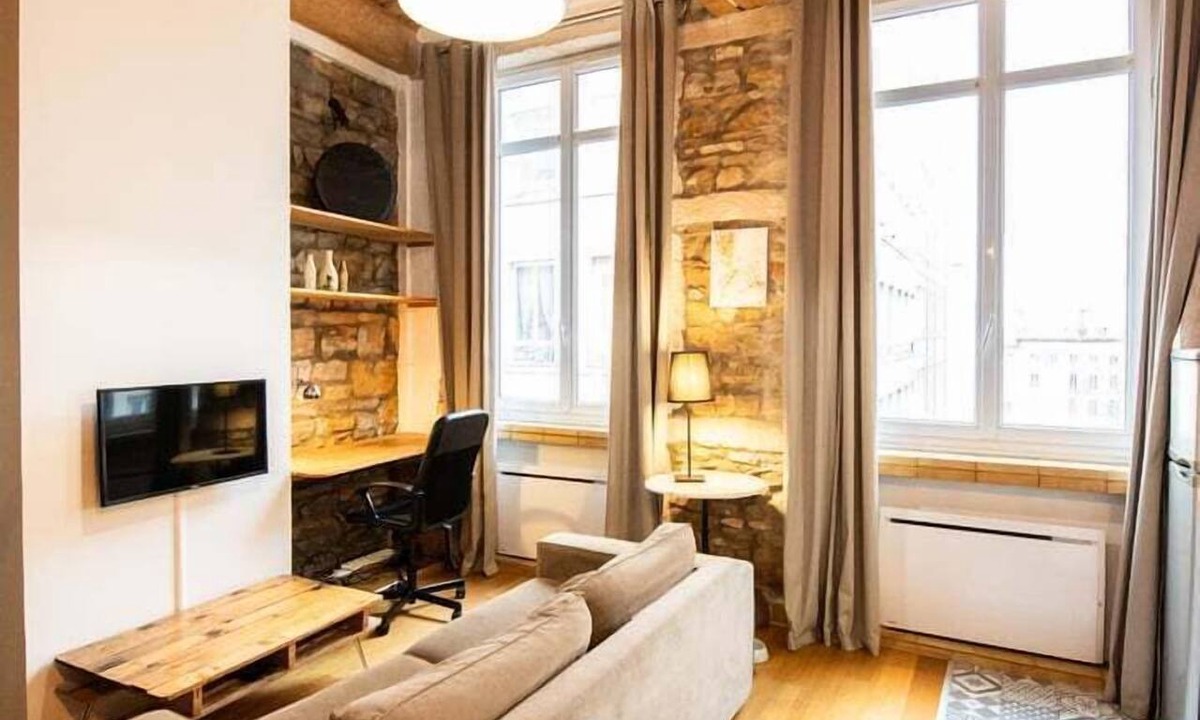 Griffon - Royale Apartment | Le petit Imbert - warm and cosy studio apartment