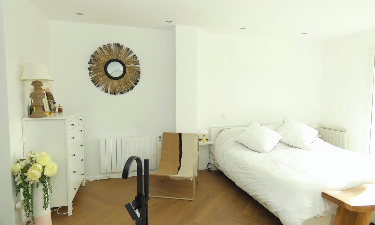 Bilieu House | LES 3 CEDRES family home with lake view