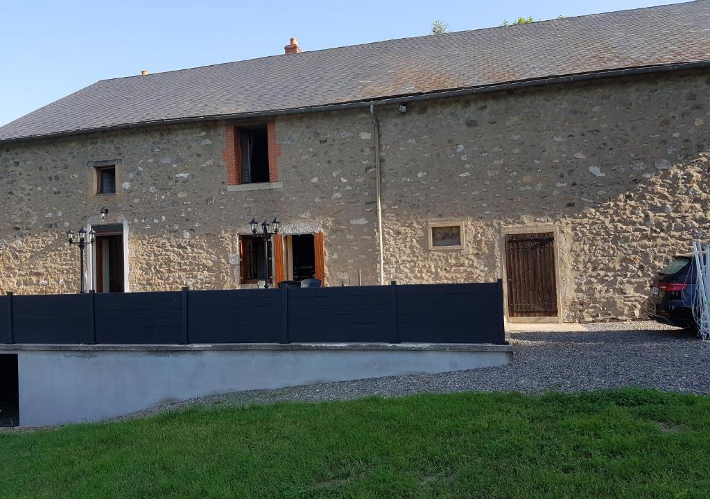 Arleuf House | LES ARLEUQUINS