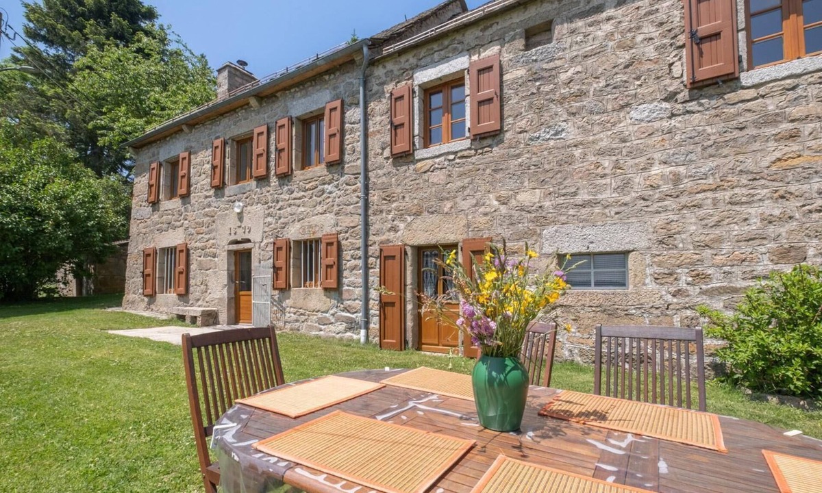 Peyre-en-Aubrac House | Les Fleurs de l'Aubrac 6/8 pers
