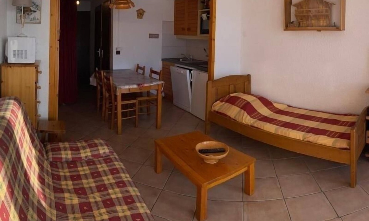 Les Saisies Apartment | Les Saisies - Studio cabin for 5 with balcony, pets allowed