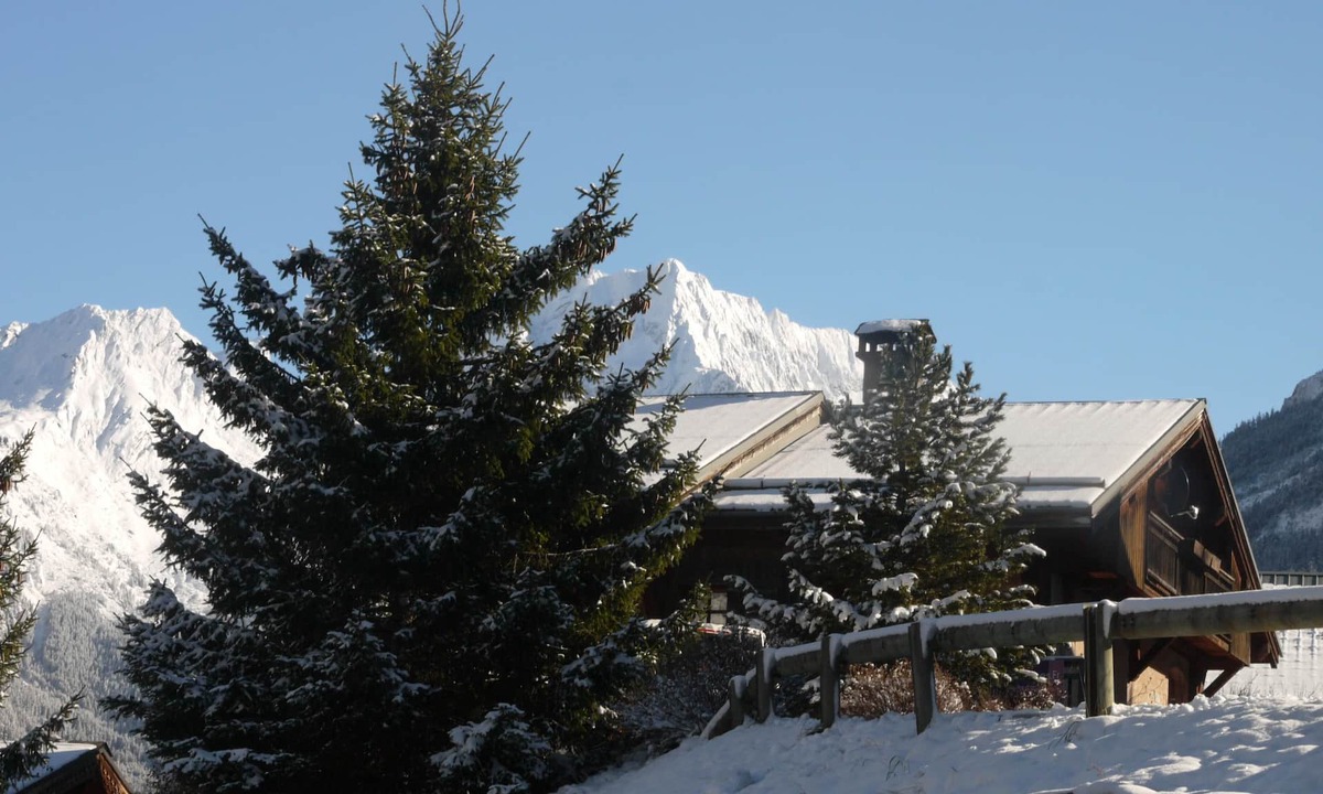 Saint-Bon-Tarentaise Ski Chalet | Lovely Alpine chalet near ski bus stop, fabulous views, tablet pcs, free WiFi