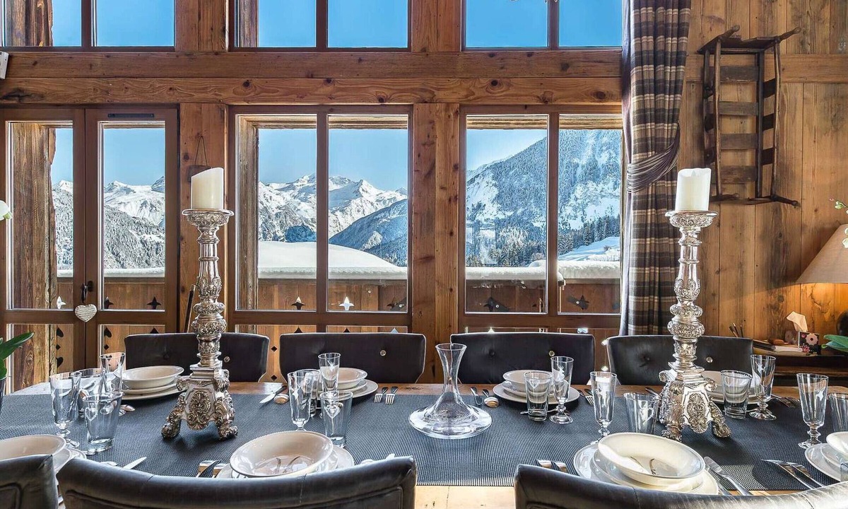 Courchevel Ski Chalet | Luxurious 5 Ensuite-Bedrooms Chalet in Courchevel Village with Jacuzzi and Personalized Services