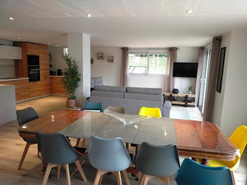 Feyzin House | Maison climatisée 10 pers - Eurexpo - Groupama - Lyon