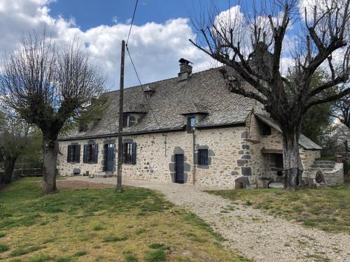 Saint-Martin-Cantales House | Maison typique Auvergnate, piscine et four à pain