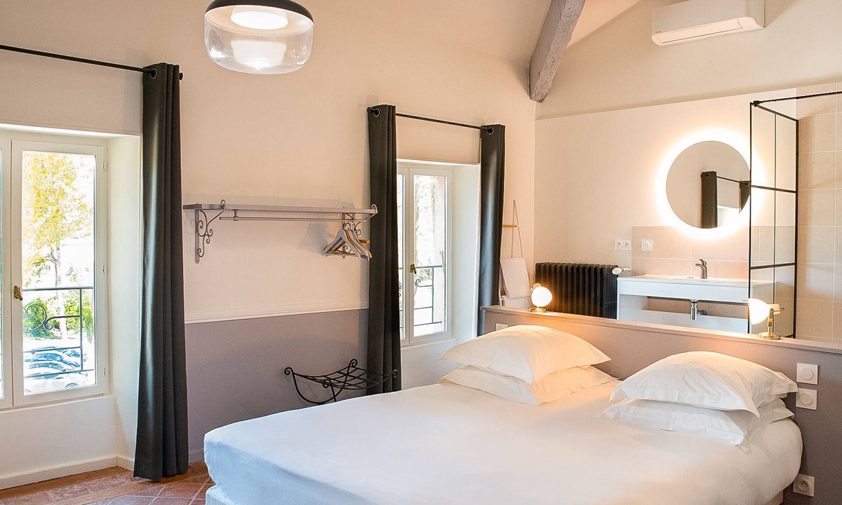 Chateauneuf-du-Rhone Hotel | Manoir le Roure