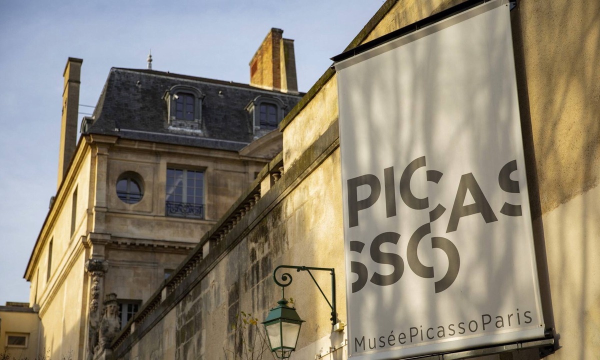 Archives Apartment | Marais Rue Archives next to Picasso Museum, Place des Vosges,and Rue de Bretagne