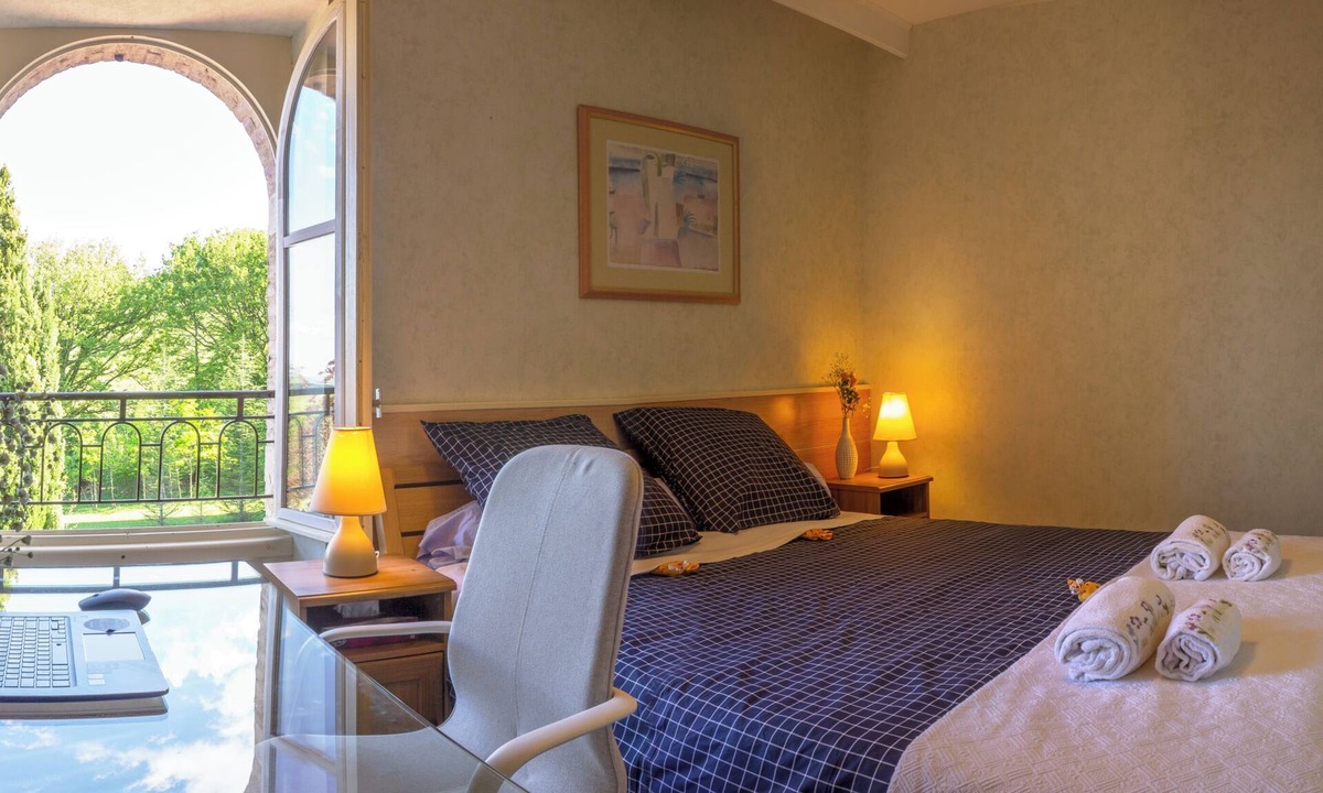 Auch Bed & Breakfast | Middle room with shared bathroom