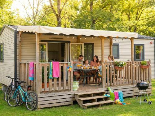 Saint-Gerons Other | Mobil-home 6 pers. - Terrasse au Camping Saint-Gérons - API-1-52-1317