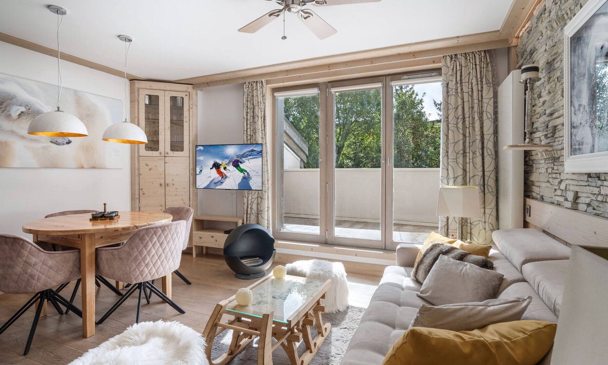 Courchevel Apartment | Modern apartment in Courchevel center with parking and wifi
