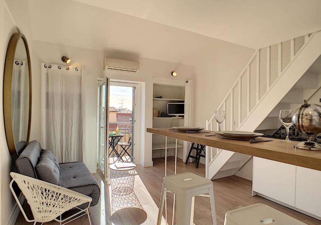 Centre Ville-Gare Apartment | Nestor&Jeeves - DUPLEX MIROIR - Hyper center - Shopping area - Top floor