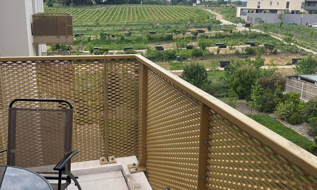 Croix-d'Argent Apartment | New "K" residence, 10 mn from train station, near St Roch clinic, parking space