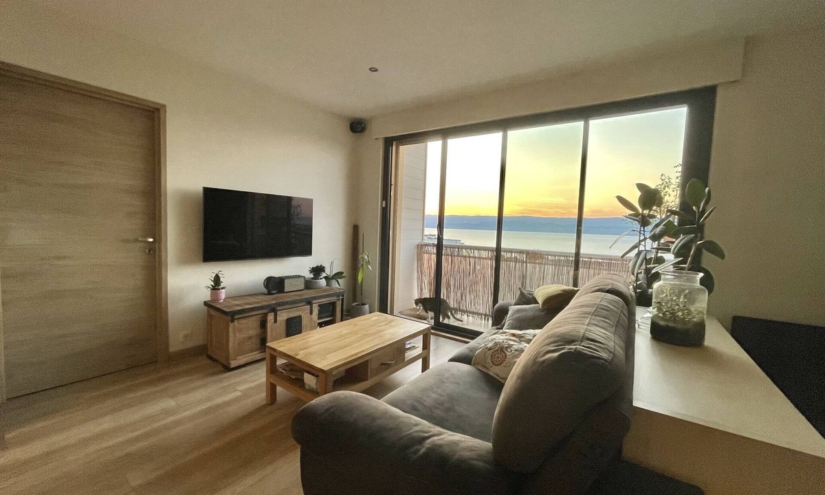 Thonon-les-Bains Apartment | Panoramic Lake Geneva views, 9th floor, 2 renovated bedrooms, spa a stroll away
