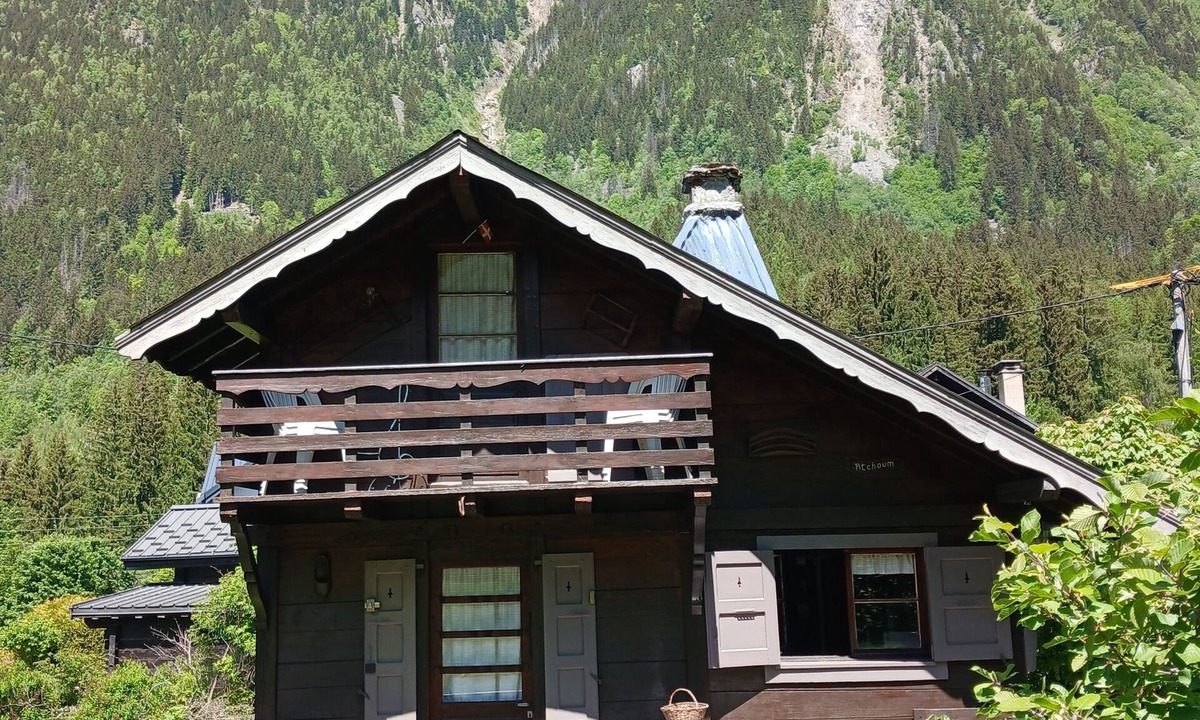 Les Bossons Ski Chalet | Petit Chalet nature-Chamonix- Mountain view