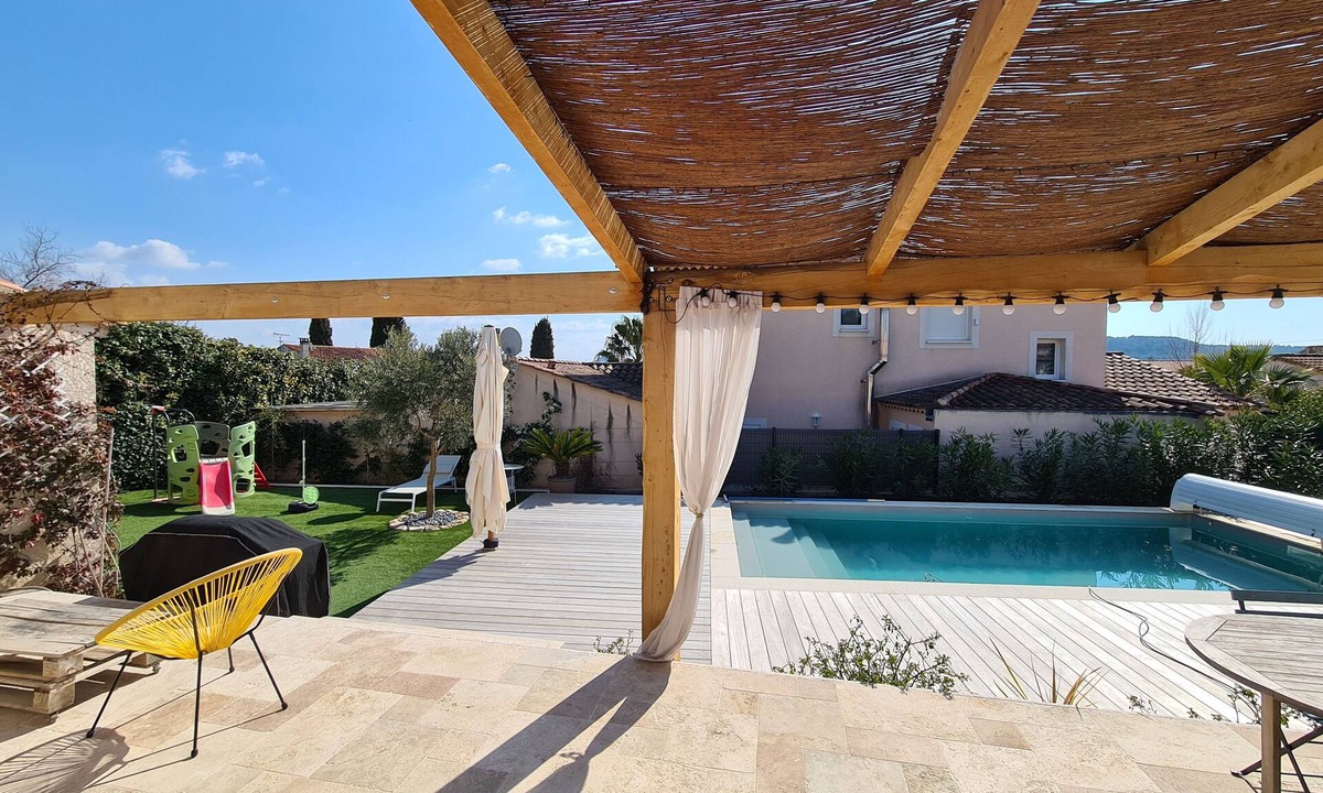 Coudoux House | Pleasant vacation home with swimming pool