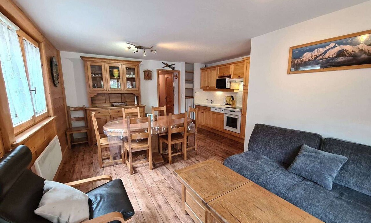 Areches Apartment | Practical apartment near the slopes - 8 guests