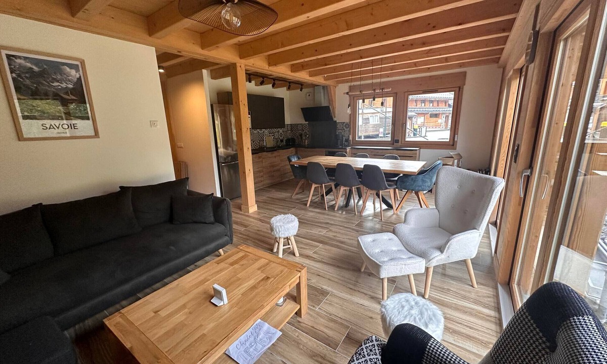 Pralognan-la-Vanoise Ski Chalet | Pralognan: 6-room chalet for 11 people, near cable car and aquatic center