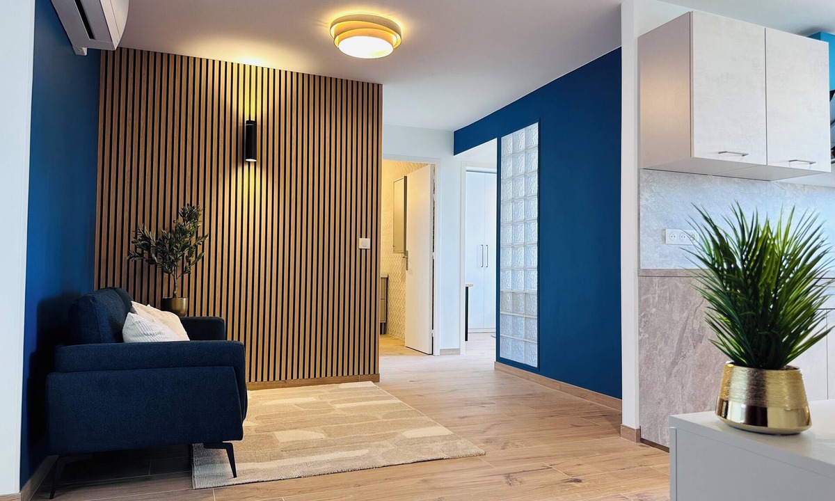 Bron Condo | Premium Air-Conditioned Apartment—5 Bedrooms—Metro Line D