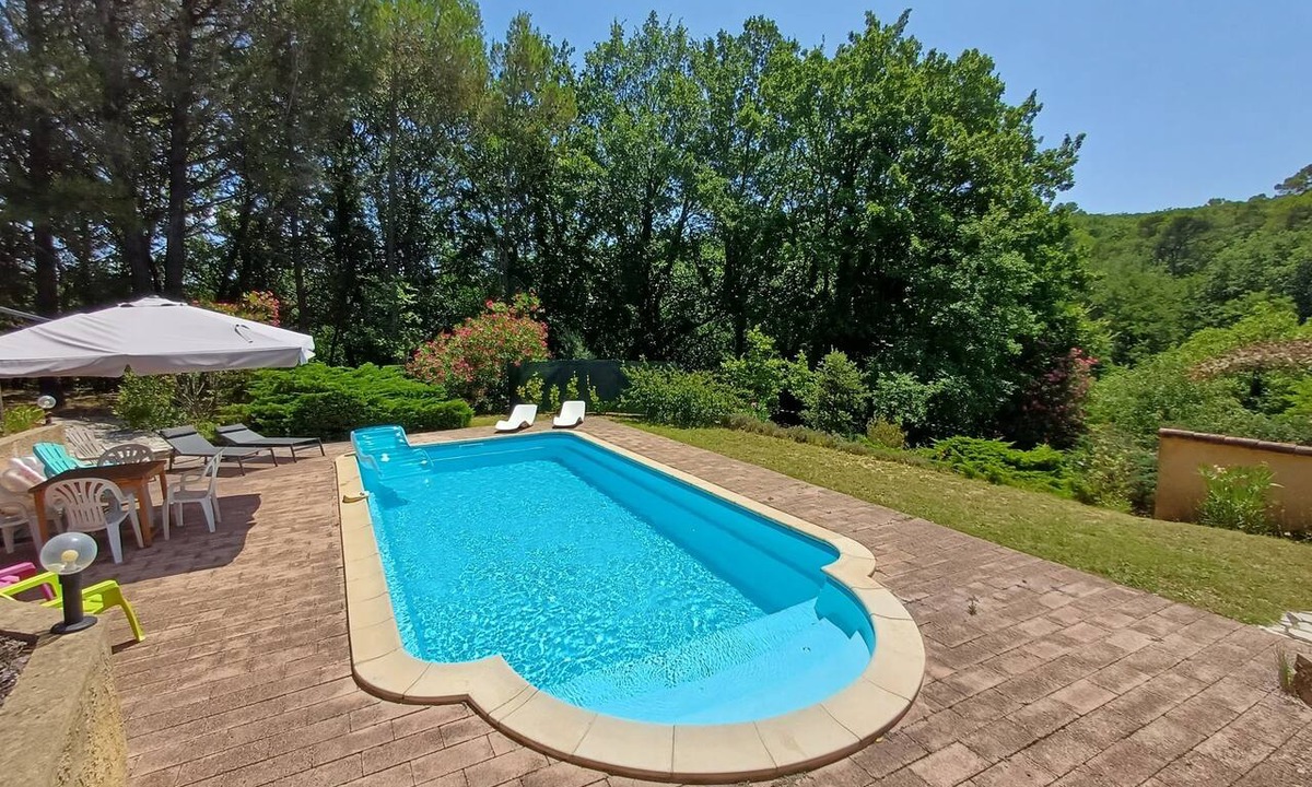 Barjac House | Proche Uzès, Maison 3 Chambres, Piscine et Tennis Privés, vue sur Colline Boisée